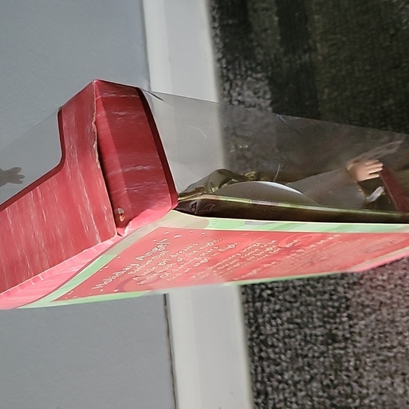 Holiday Angel Barbie - Picture 4 of 7